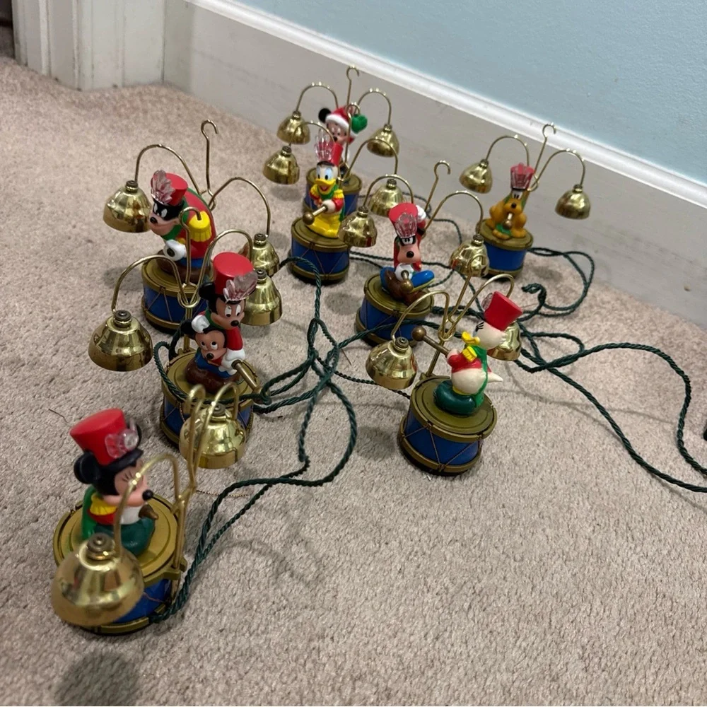 Disney Mickey marching band works but damaged